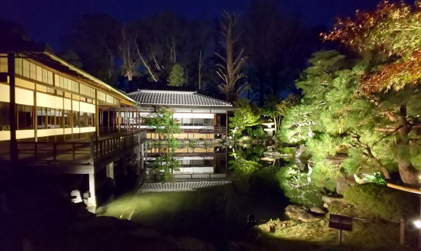 「光で彩る秋の渉成園」―夜間参観ライトアップ―